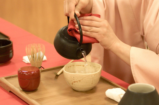 女人喝茶要行扣茶禮嗎，叩茶禮女士能用嗎？