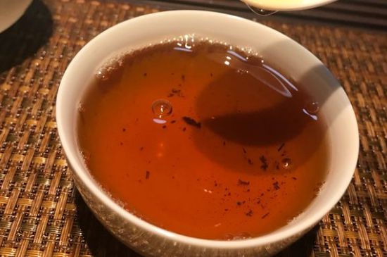 大紅袍第一泡要倒掉嗎，洗茶水需倒掉但第一泡出湯