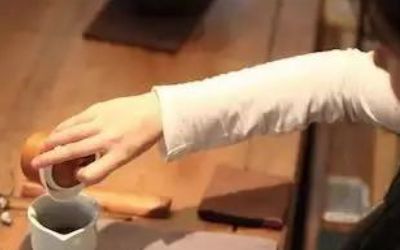 三才蓋碗的正確拿法，三才蓋碗抓碗法圖解