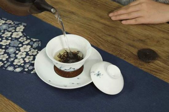 各類茶的注水方式，不同的茶泡茶時怎么注水