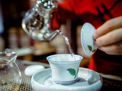 千萬(wàn)別做兼職茶藝師，女人學(xué)茶藝好嗎？