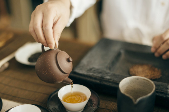 女人喝茶要行扣茶禮嗎，叩茶禮女士能用嗎？