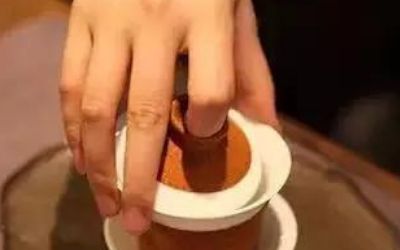 三才蓋碗的正確拿法，三才蓋碗抓碗法圖解