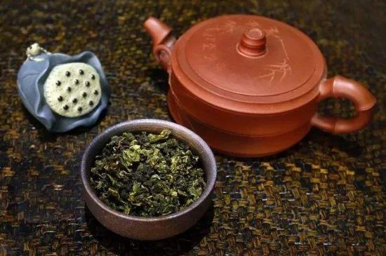 泡大紅袍、肉桂和水仙可以用一個(gè)紫砂壺嗎，可以摻一起沖泡么？