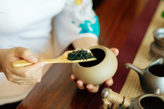 女人喝茶要行扣茶禮嗎，叩茶禮女士能用嗎？