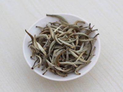 白茶品質(zhì)如何區(qū)分，白茶的優(yōu)劣質(zhì)量辨別方法
