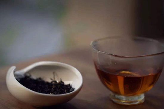 泡好的茶水放冰箱能保存多久，泡好的茶冷藏放多久？