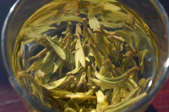 安吉白茶冷藏好還是冷凍好？這個需要根據(jù)存放時間來選擇