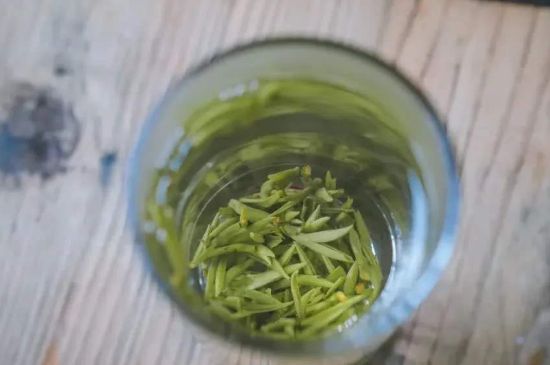 泡好的茶水放冰箱能保存多久，泡好的茶冷藏放多久？