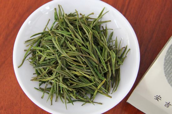 安吉白茶冷藏好還是冷凍好？這個需要根據(jù)存放時間來選擇