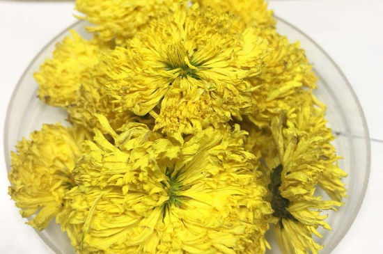 菊花茶大朵小朵有什么區(qū)別，菊花喝大朵還是小朵？