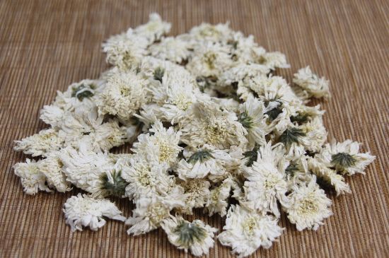 晚上可以喝菊花茶泡水嗎，睡覺(jué)前能不能喝菊花茶？