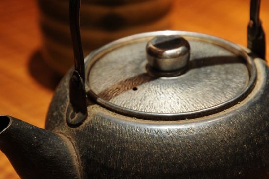 日本鐵壺怎么開壺，新鐵壺開壺方法