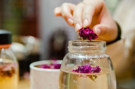 好玫瑰花茶多少錢一斤啊，玫瑰花茶價(jià)格多少錢合理？