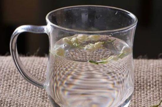 茉莉泡水禁忌，茉莉干花泡水的功效與禁忌