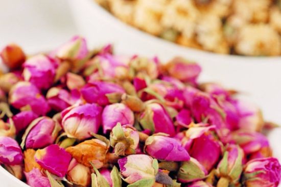 玫瑰花的最佳搭配，喝玫瑰花茶搭配什么喝好？