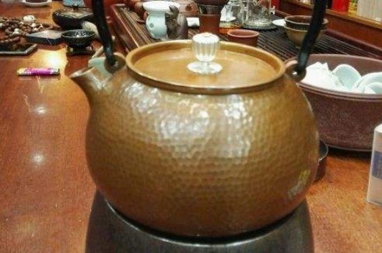 用銅壺?zé)惺裁唇?，銅壺煮水的兩大忌諱和好處