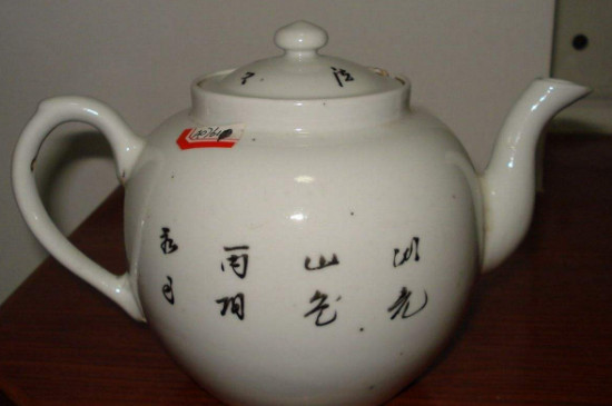 瓷壺適合泡什么茶，瓷器茶具喝什么茶好