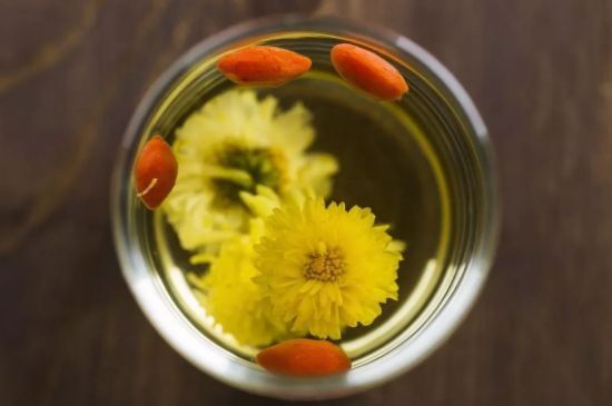 菊花茶的最佳搭配有哪幾樣，菊花茶和什么搭配喝效果好？