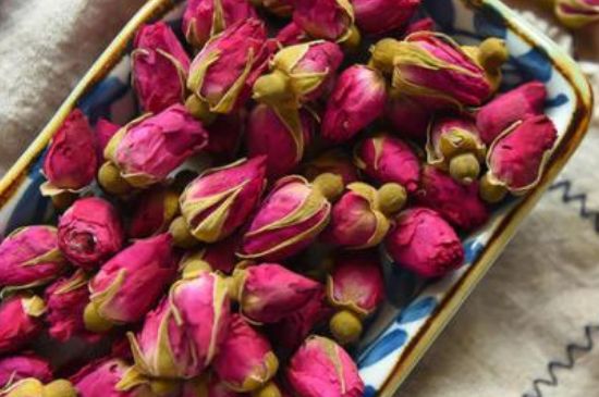 干玫瑰花泡水放幾顆，玫瑰花泡水一次放幾朵？