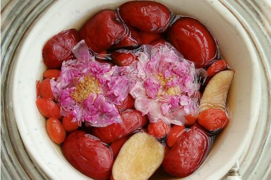 喝玫瑰花茶能祛斑嗎，玫瑰花茶有祛斑的功效嗎？