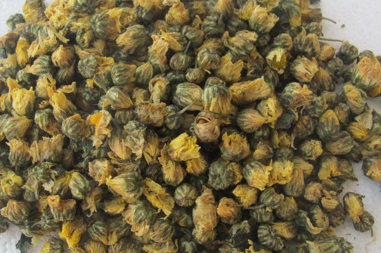 菊花茶大朵小朵有什么區(qū)別，菊花喝大朵還是小朵？