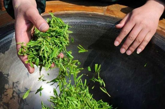 龍井茶炒茶葉怎么炒出好茶色，茶葉怎樣做出來最綠？