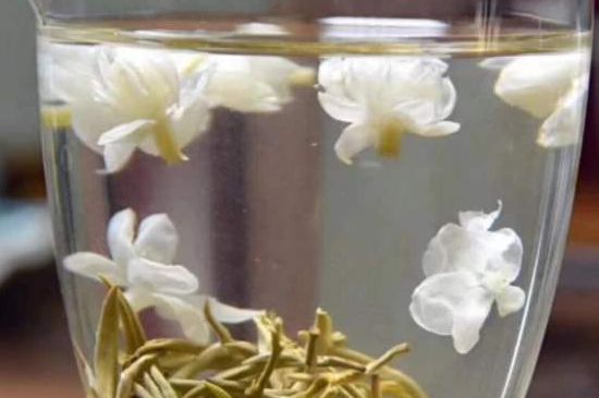 茉莉泡水禁忌，茉莉干花泡水的功效與禁忌