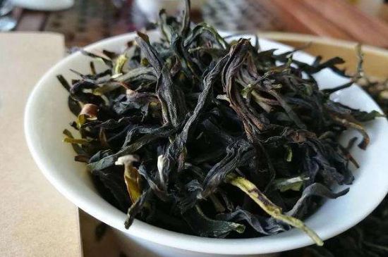 鴨屎香單叢雪片茶的特點，鳳凰雪片茶有什么特點？