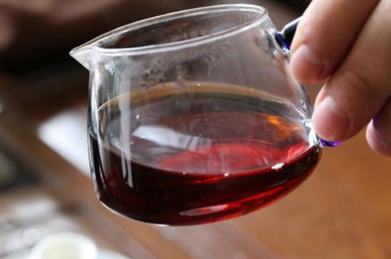 茯磚茶與普洱茶哪個(gè)好，茯茶和普洱茶口味區(qū)別