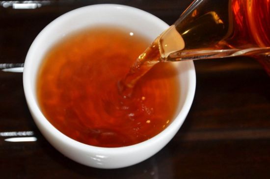 茯磚茶與普洱茶哪個(gè)好，茯茶和普洱茶口味區(qū)別