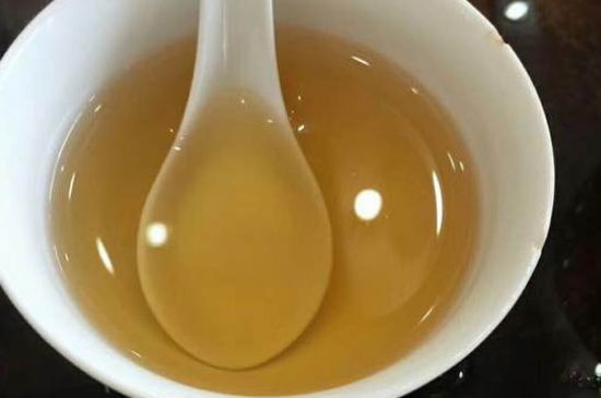 女人喝金駿眉的好處和壞處，女性喝金駿眉可減肥養(yǎng)顏