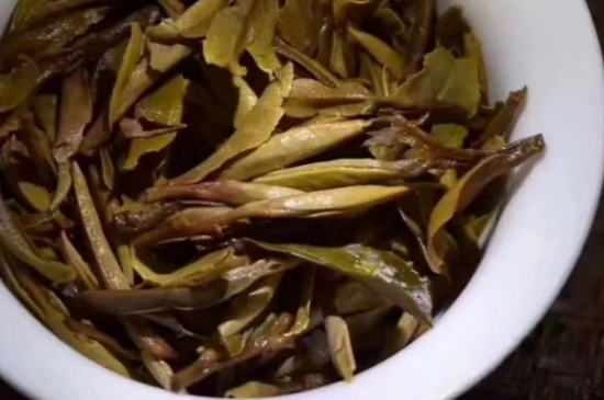 老白茶上火還是去火？夏季喝煮的老白茶會容易上火！