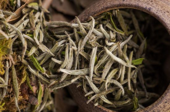 福鼎白茶要喝老的嗎，為什么喝白茶要喝老茶存新茶？