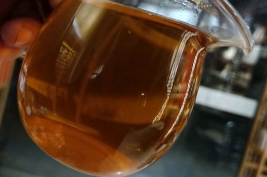 一天什么時(shí)候喝黑茶最好，喝黑茶一天最佳時(shí)間和季節(jié)