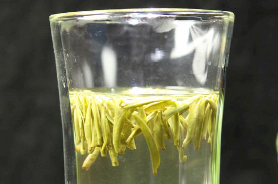 竹葉青茶泡不立起來怎么回事，竹葉青茶怎么泡立起來