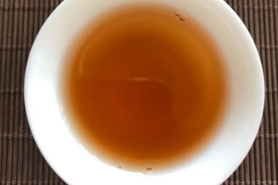 老白茶上火還是去火？夏季喝煮的老白茶會容易上火！