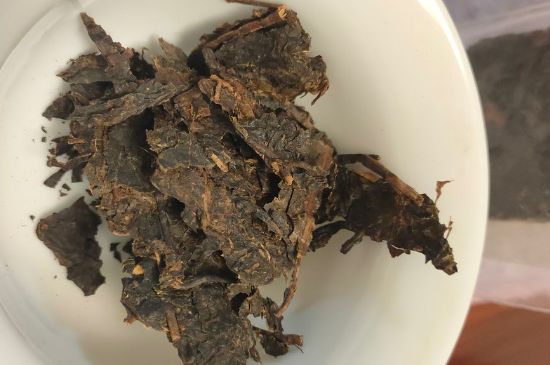 一天什么時(shí)候喝黑茶最好，喝黑茶一天最佳時(shí)間和季節(jié)