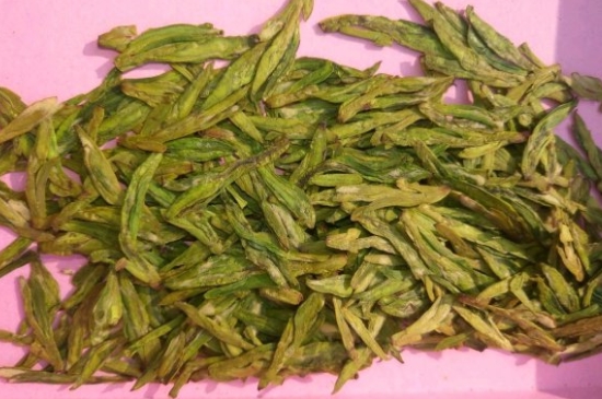 西湖龍井新茶和陳茶的區(qū)別，怎么區(qū)分龍井新茶和舊茶？