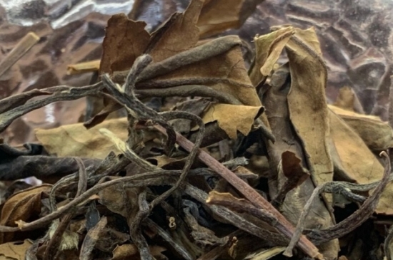 老白茶上火還是去火？夏季喝煮的老白茶會容易上火！