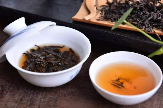 茯磚茶與普洱茶哪個(gè)好，茯茶和普洱茶口味區(qū)別
