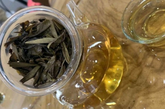 白茶三年為藥七年為寶的原理，為什么說一年茶三年藥七年寶？