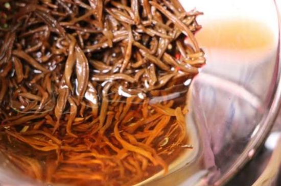 300塊錢的金駿眉能喝嗎，兩三百多金駿眉和一千多區(qū)別