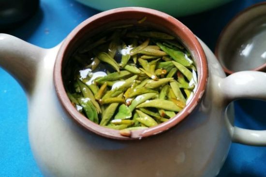 龍井茶放二年了能喝嗎，過(guò)期龍井茶的妙用！