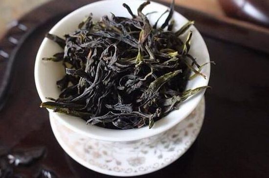 鴨屎香單叢雪片茶的特點，鳳凰雪片茶有什么特點？