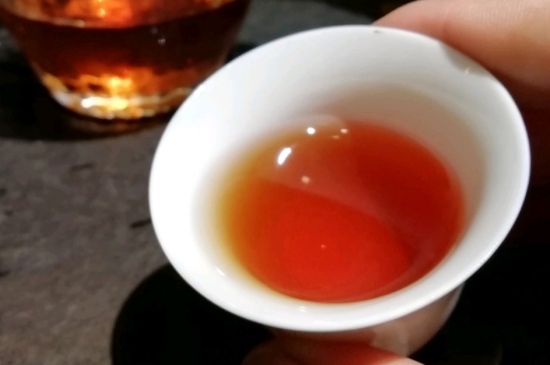 長期喝巖茶會上火嗎？巖茶這樣喝了容易上火！