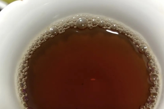 老白茶上火還是去火？夏季喝煮的老白茶會容易上火！