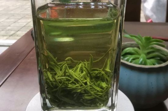 綠茶放了三年還能喝嗎，綠茶放久了喝了會(huì)怎樣