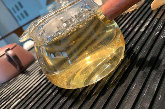 白毫銀針年份越久越好嗎，銀針白毫是否越陳越好