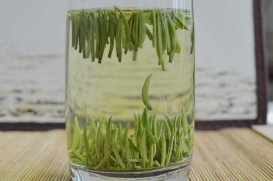 雀舌和竹葉青的區(qū)別，雀舌對比竹葉青圖片